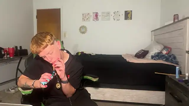 Snapshot of twentywithafelonyy chatting on November 7, 2025, 7:52 am twentywithafelonyy online show from November 7, 2025, 7:52 am