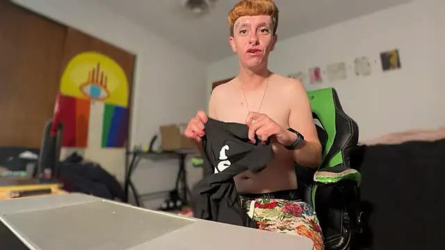 Snapshot of twentywithafelonyy chatting on December 3, 2025, 3:10 pm twentywithafelonyy online show from December 3, 2025, 3:10 pm