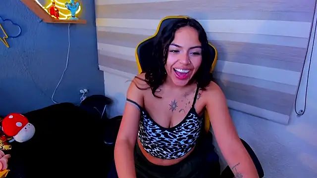 Snapshot of Liittleluaa_ chatting on December 3, 2024, 11:55 am Liittleluaa online show from December 3, 2024, 11:55 am