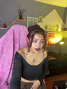 Snapshot of Liittleluaa_ chatting on February 12, 2025, 12:01 pm Liittleluaa online show from February 12, 2025, 12:01 pm