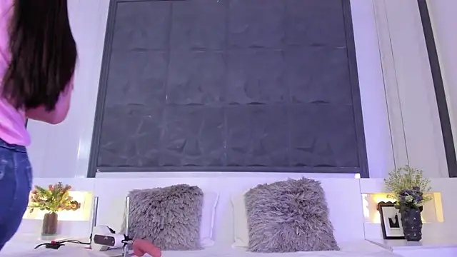 SaraGomez1 online show from September 22, 2025, 12:51 pm