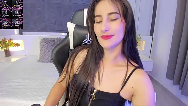 SaraGomez1 online show from December 14, 2025, 1:49 pm