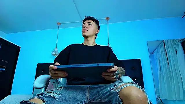 Lobo 17  online show from February 9, 2025, 4:25 am