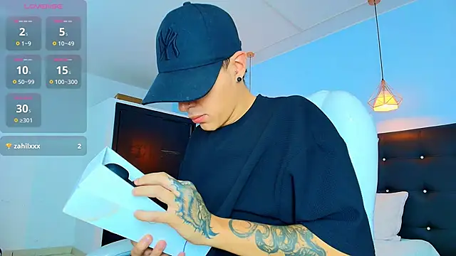 Lobo 17  online show from October 3, 2025, 3:25 am