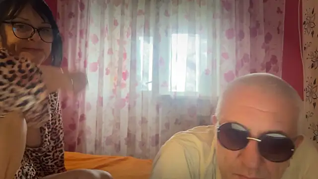 Snapshot of StellarTeam chatting on November 28, 2025, 11:13 am StellarTeam online show from November 28, 2025, 11:13 am