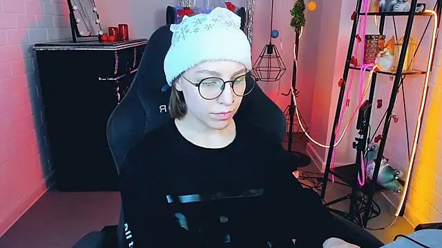 Snapshot of AphexQueen chatting on December 25, 2024, 9:22 pm AphexQueen online show from December 25, 2024, 9:22 pm