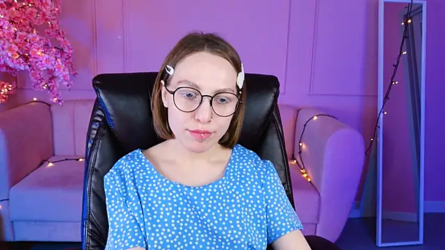 Snapshot of AphexQueen chatting on January 19, 2025, 4:25 pm AphexQueen online show from January 19, 2025, 4:25 pm