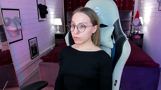 Snapshot of AphexQueen chatting on February 5, 2025, 1:11 pm AphexQueen online show from February 5, 2025, 1:11 pm