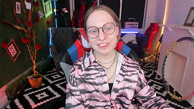 Snapshot of AphexQueen chatting on February 26, 2025, 4:14 pm AphexQueen online show from February 26, 2025, 4:14 pm