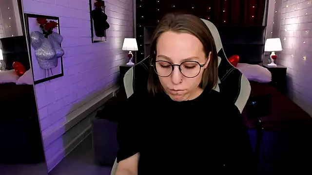 Snapshot of AphexQueen chatting on March 21, 2025, 7:35 pm AphexQueen online show from March 21, 2025, 7:35 pm