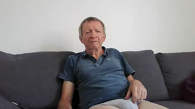 Snapshot of naturiste974 chatting on April 22, 2026, 3:24 pm naturiste974 online show from April 22, 2026, 3:24 pm