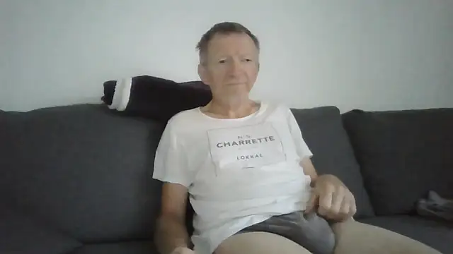 naturiste974 online show from June 10, 2026, 4:45 am