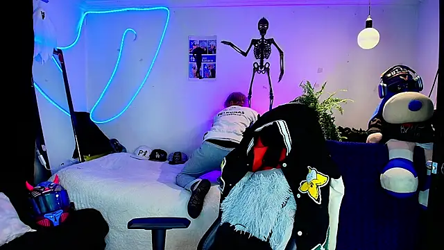 twink sebas  online show from November 4, 2025, 3:38 am