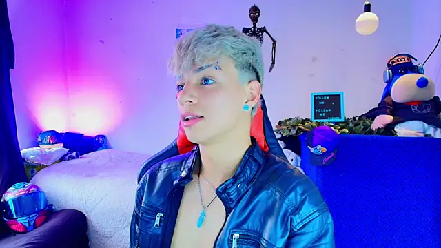 twink sebas  online show from November 13, 2025, 4:06 pm