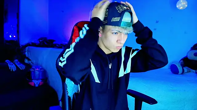 twink sebas  online show from November 18, 2025, 3:34 am