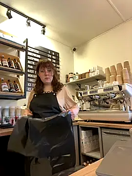 Snapshot of cinnabon_ chatting on October 21, 2025, 11:55 am cinnabon online show from October 21, 2025, 11:55 am