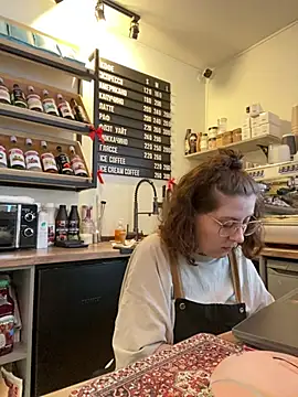 Snapshot of cinnabon_ chatting on February 3, 2026, 1:27 pm cinnabon online show from February 3, 2026, 1:27 pm