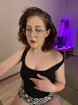 Snapshot of cinnabon_ chatting on February 19, 2026, 6:04 pm cinnabon online show from February 19, 2026, 6:04 pm