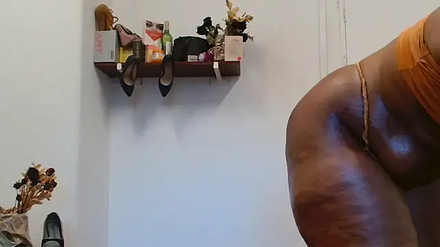 Snapshot of xTALLSEXYBUMx chatting on October 10, 2025, 4:11 am xTALLSEXYBUMx online show from October 10, 2025, 4:11 am