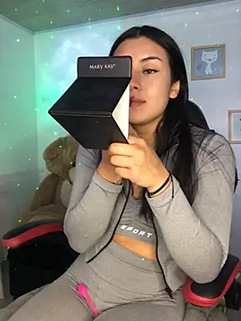Snapshot of emily_22x chatting on January 17, 2025, 9:50 pm emily 22x online show from January 17, 2025, 9:50 pm