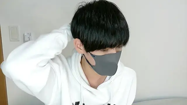 Snapshot of itsme_LEON chatting on November 28, 2025, 1:03 pm itsme LEON online show from November 28, 2025, 1:03 pm