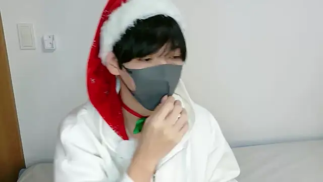 Snapshot of itsme_LEON chatting on December 16, 2025, 1:05 pm itsme LEON online show from December 16, 2025, 1:05 pm