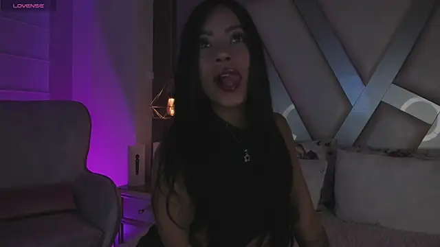 Amber villalobos  online show from December 17, 2025, 5:57 am