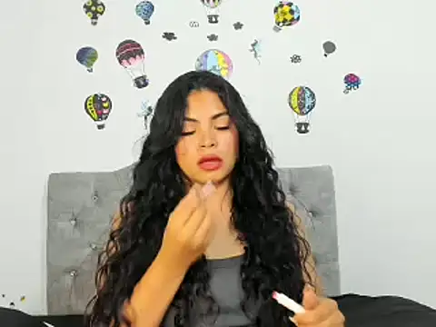 Snapshot of Kymbrown25 chatting on December 10, 2024, 1:43 am Kymbrown25 online show from December 10, 2024, 1:43 am