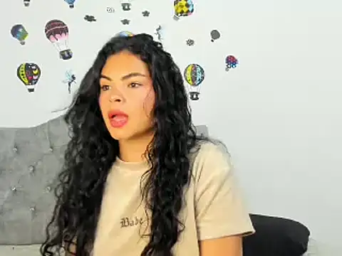 Snapshot of Kymbrown25 chatting on January 8, 2025, 1:53 am Kymbrown25 online show from January 8, 2025, 1:53 am