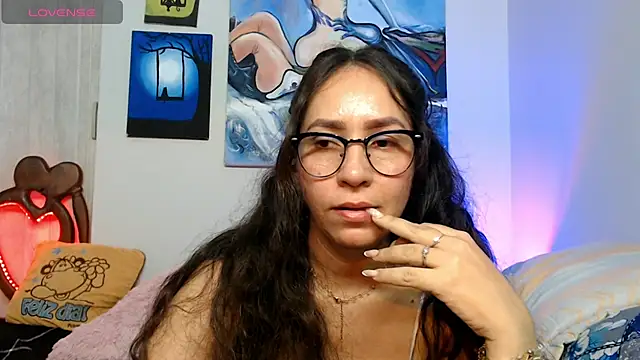 Snapshot of naihroby chatting on February 7, 2026, 3:43 am naihroby online show from February 7, 2026, 3:43 am