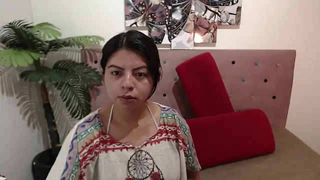 Snapshot of CarolineBrunx chatting on March 7, 2025, 4:02 am CarolineBrunx online show from March 7, 2025, 4:02 am