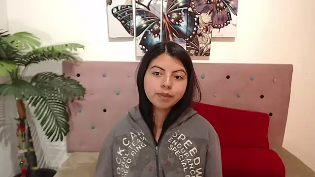 Snapshot of CarolineBrunx chatting on March 10, 2025, 8:34 pm CarolineBrunx online show from March 10, 2025, 8:34 pm