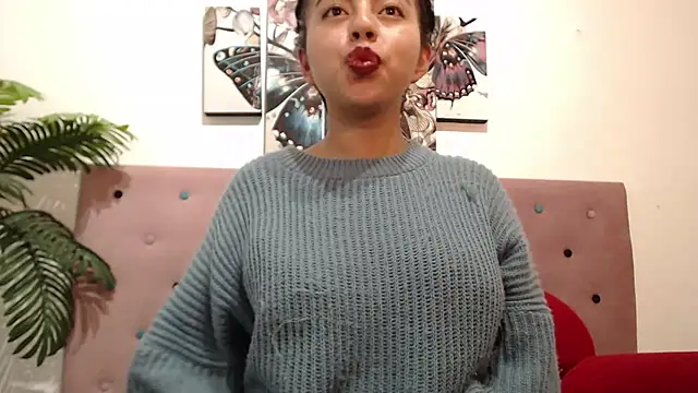 Snapshot of CarolineBrunx chatting on March 13, 2025, 8:26 am CarolineBrunx online show from March 13, 2025, 8:26 am