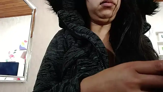 Snapshot of CarolineBrunx chatting on November 3, 2025, 9:21 am CarolineBrunx online show from November 3, 2025, 9:21 am