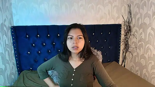 Snapshot of CarolineBrunx chatting on January 11, 2026, 6:18 am CarolineBrunx online show from January 11, 2026, 6:18 am