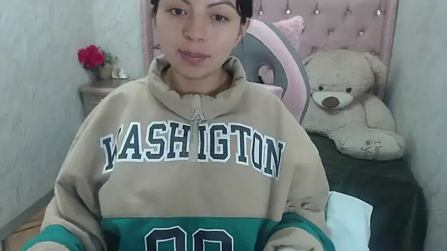 Snapshot of CarolineBrunx chatting on February 7, 2026, 2:48 am CarolineBrunx online show from February 7, 2026, 2:48 am