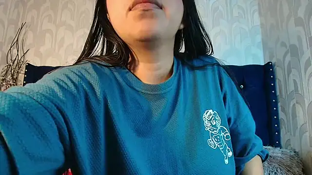 Snapshot of CarolineBrunx chatting on February 8, 2026, 6:06 am CarolineBrunx online show from February 8, 2026, 6:06 am