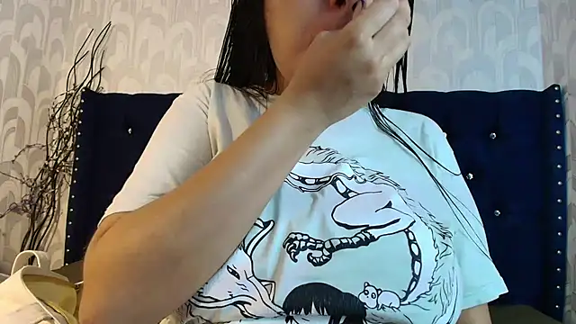 Snapshot of CarolineBrunx chatting on February 25, 2026, 4:11 am CarolineBrunx online show from February 25, 2026, 4:11 am