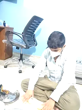 Ishan003 online show from November 5, 2025, 2:28 pm