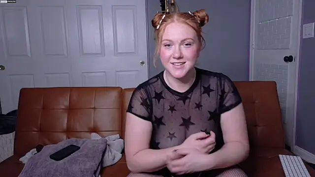 Snapshot of Scarlettredff chatting on November 1, 2025, 4:14 am Scarlettredff online show from November 1, 2025, 4:14 am