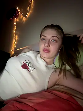 Snapshot of sexyy_girl_ chatting on December 17, 2025, 4:02 pm sexyy girl online show from December 17, 2025, 4:02 pm