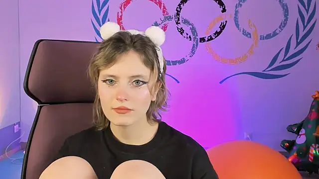 Snapshot of LolaAsmus chatting on December 28, 2024, 2:21 pm LolaAsmus online show from December 28, 2024, 2:21 pm