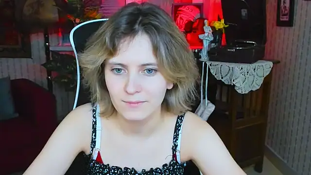 Snapshot of LolaAsmus chatting on December 30, 2024, 4:19 pm LolaAsmus online show from December 30, 2024, 4:19 pm