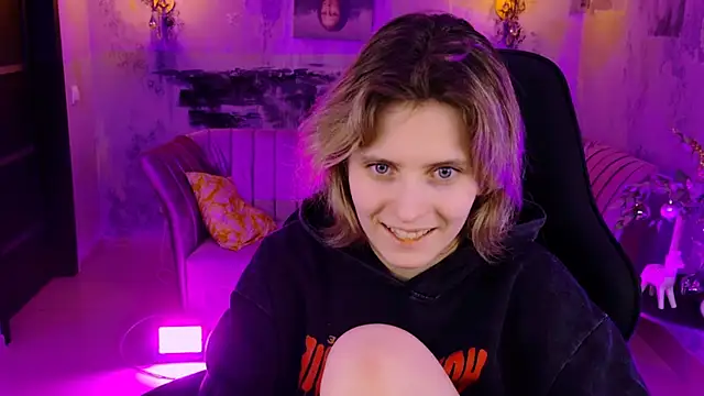 Snapshot of LolaAsmus chatting on January 3, 2025, 11:14 am LolaAsmus online show from January 3, 2025, 11:14 am