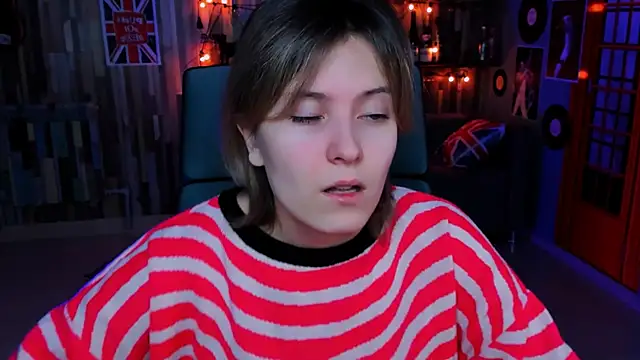 Snapshot of LolaAsmus chatting on January 8, 2025, 5:05 am LolaAsmus online show from January 8, 2025, 5:05 am