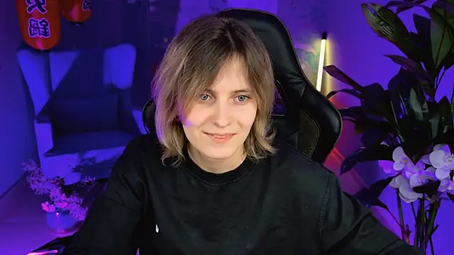 Snapshot of LolaAsmus chatting on February 4, 2025, 11:16 am LolaAsmus online show from February 4, 2025, 11:16 am