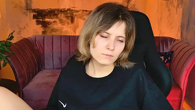 Snapshot of LolaAsmus chatting on February 5, 2025, 7:20 pm LolaAsmus online show from February 5, 2025, 7:20 pm