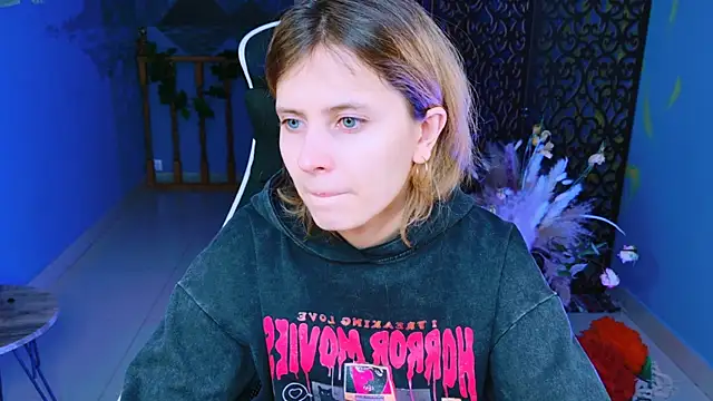 Snapshot of LolaAsmus chatting on February 18, 2025, 7:43 am LolaAsmus online show from February 18, 2025, 7:43 am