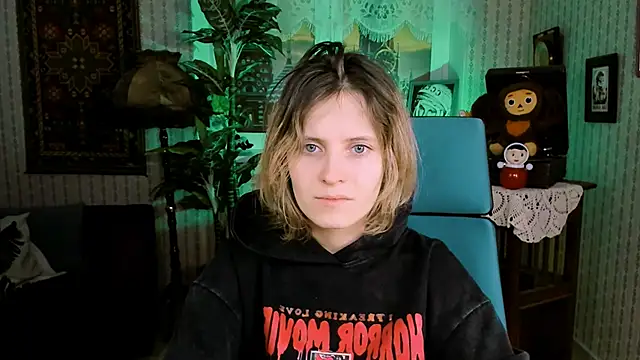 Snapshot of LolaAsmus chatting on February 19, 2025, 5:05 am LolaAsmus online show from February 19, 2025, 5:05 am