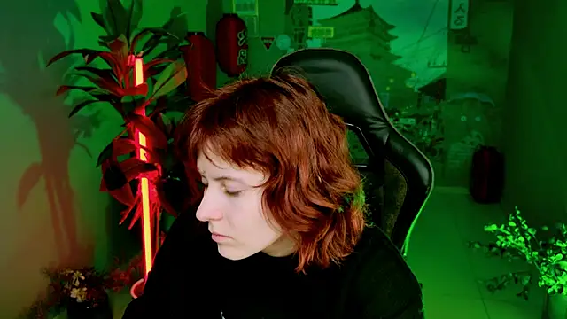 Snapshot of LolaAsmus chatting on March 11, 2025, 5:05 am LolaAsmus online show from March 11, 2025, 5:05 am